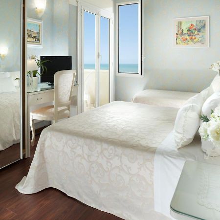 Hotel Admiral - On The Beach リッチョーネ エクステリア 写真