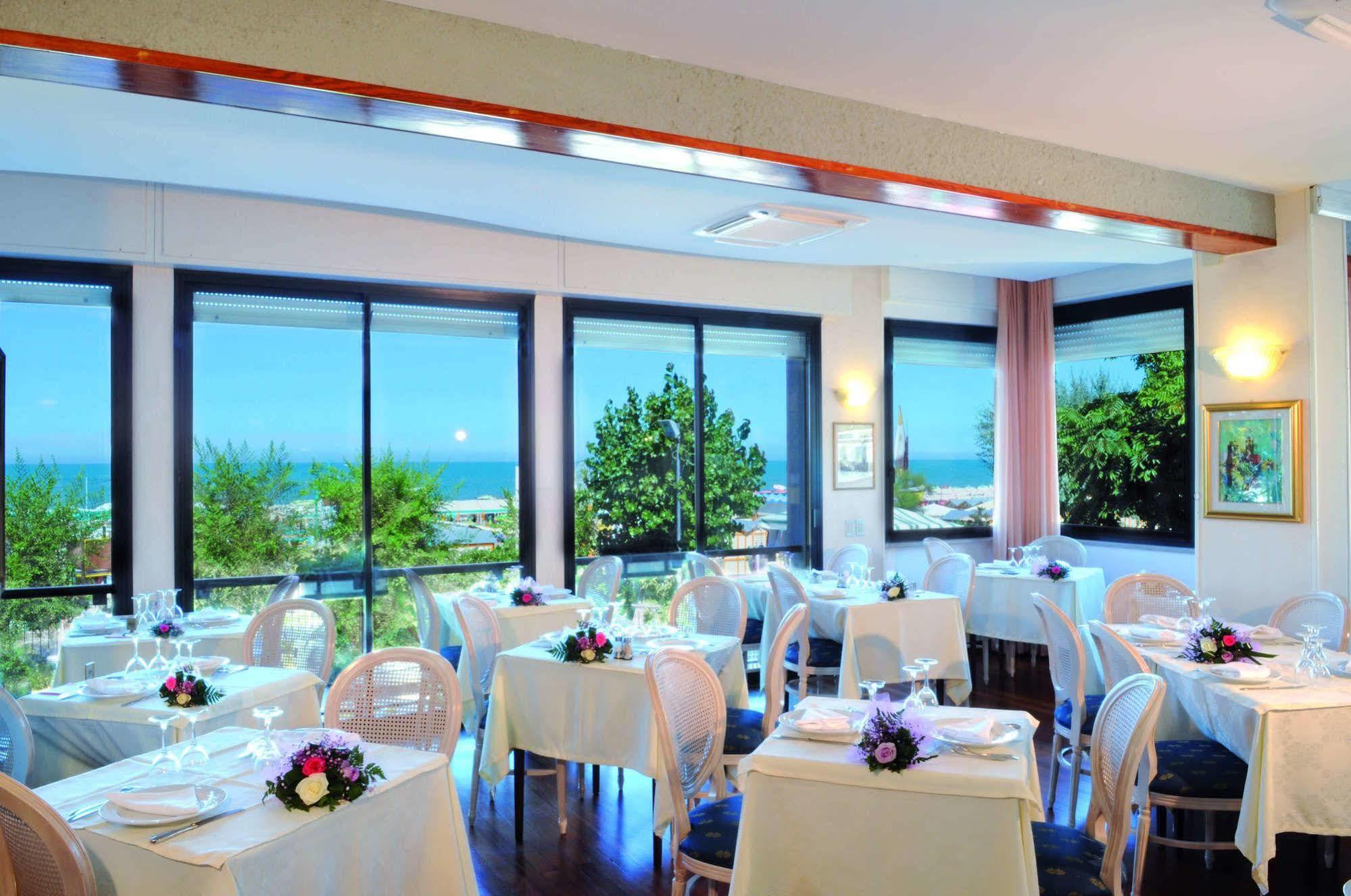 Hotel Admiral - On The Beach リッチョーネ エクステリア 写真
